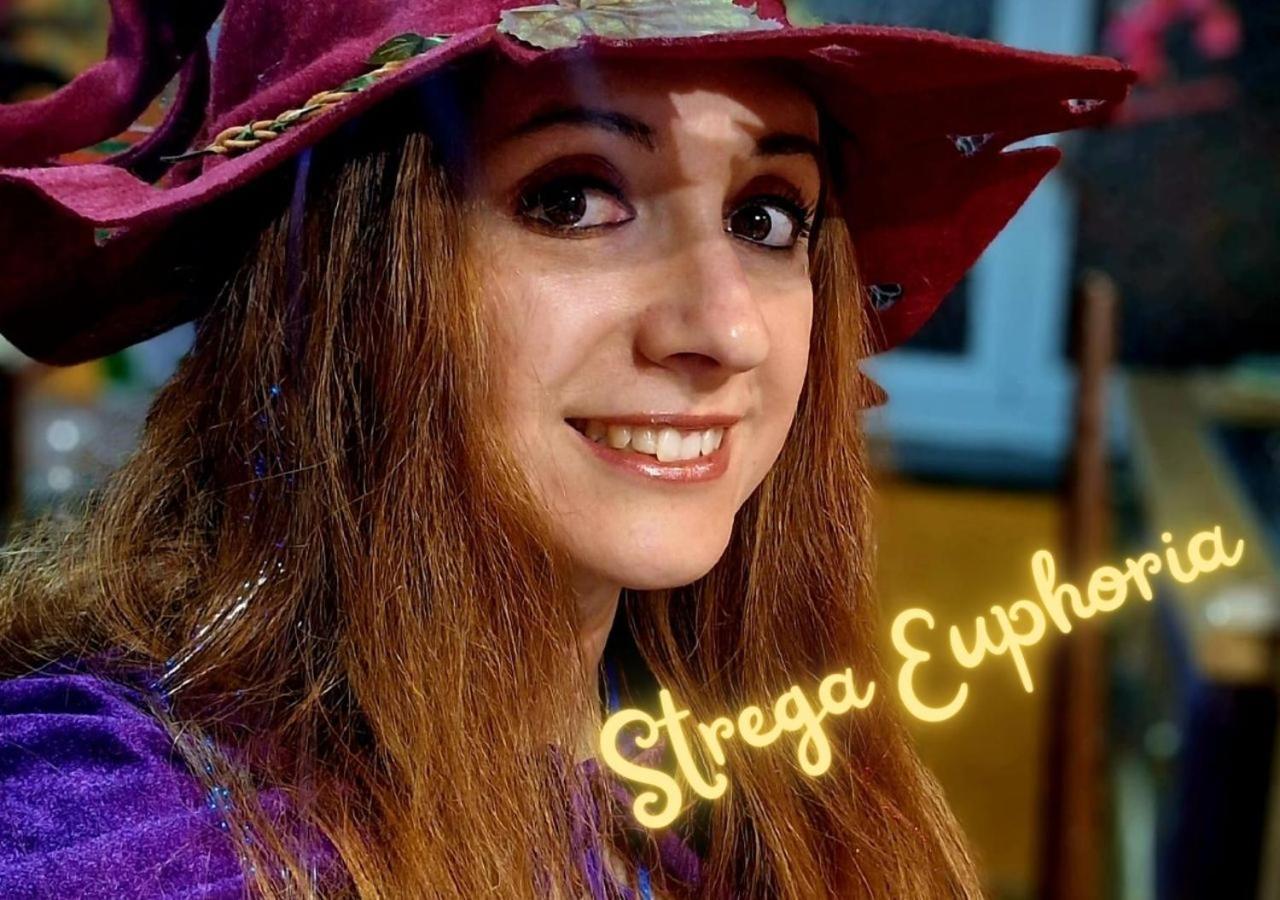 La Casa Di Strega Euphoria - Casa Vacanza Tra Arte E Magia Viterbo Kültér fotó
